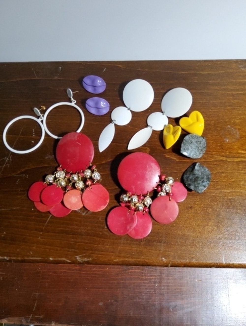 Bundle of six vintage metal earrings .